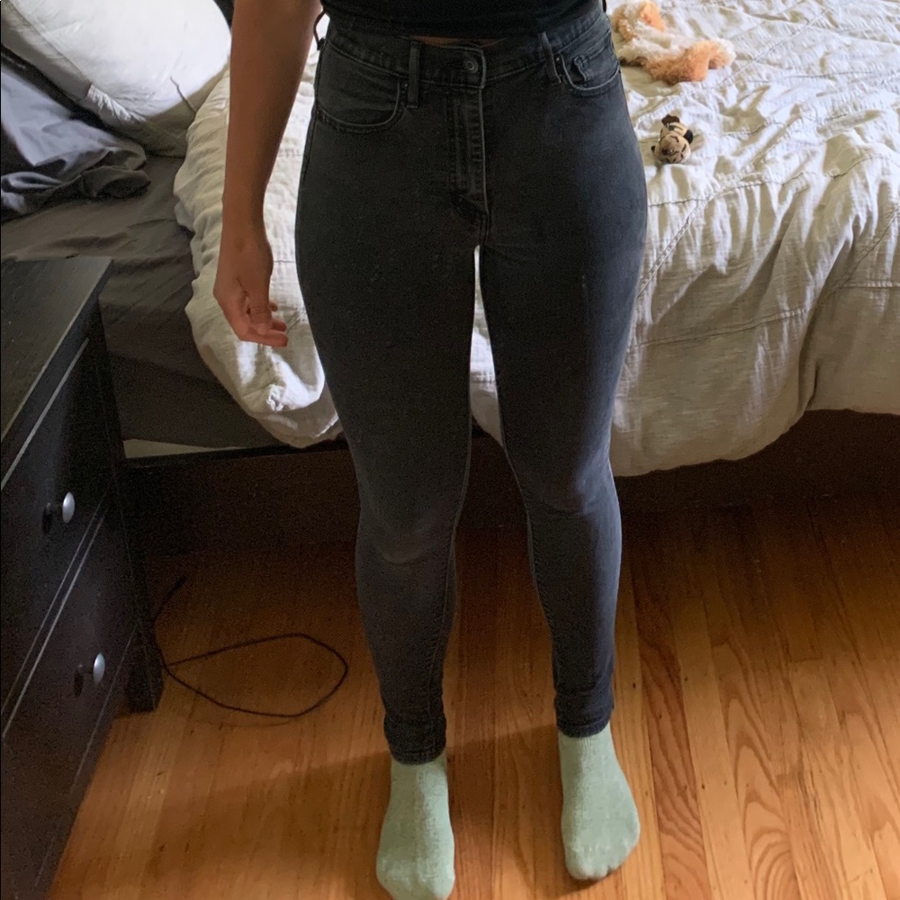 Levi High Rise Super Skinny Black Jeans!